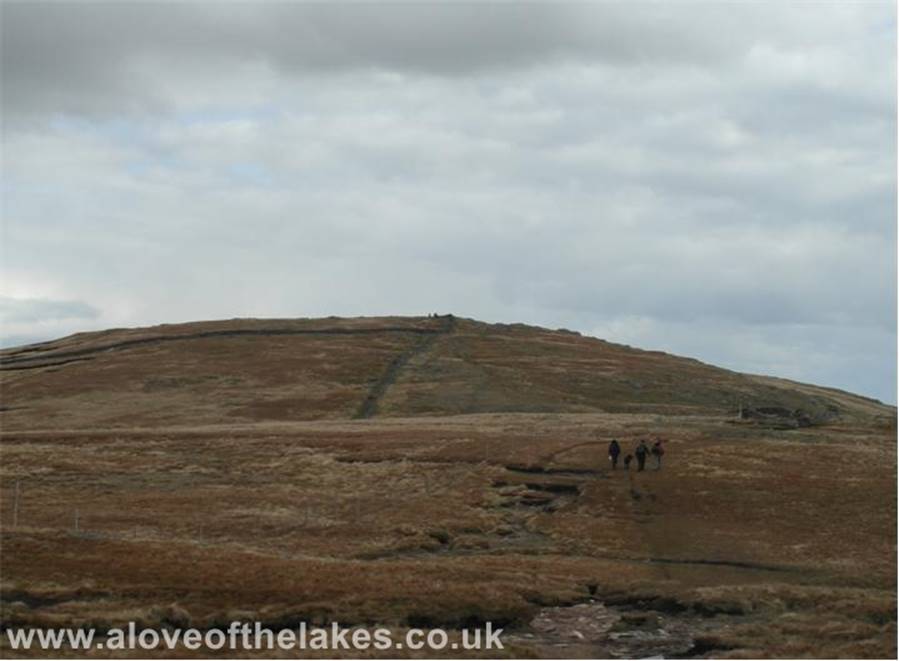 A love of the Lakes - Now take a 90 degree turn and head in the opposite direction of the horseshoe towards Kentmere Pike