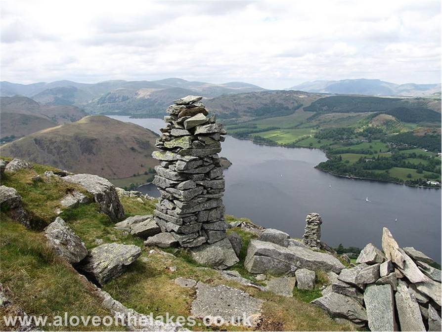 A love of the Lakes - The distinctive cairns on the side of Bonscale Pike
