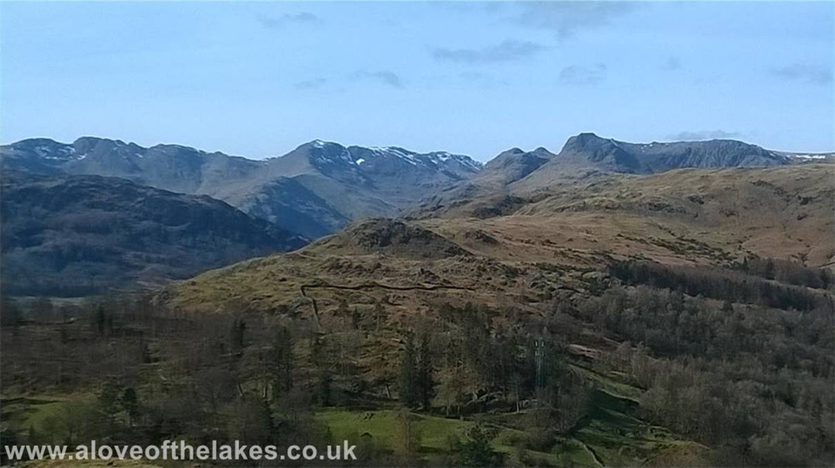 Looking round to the Langdale Pikes 