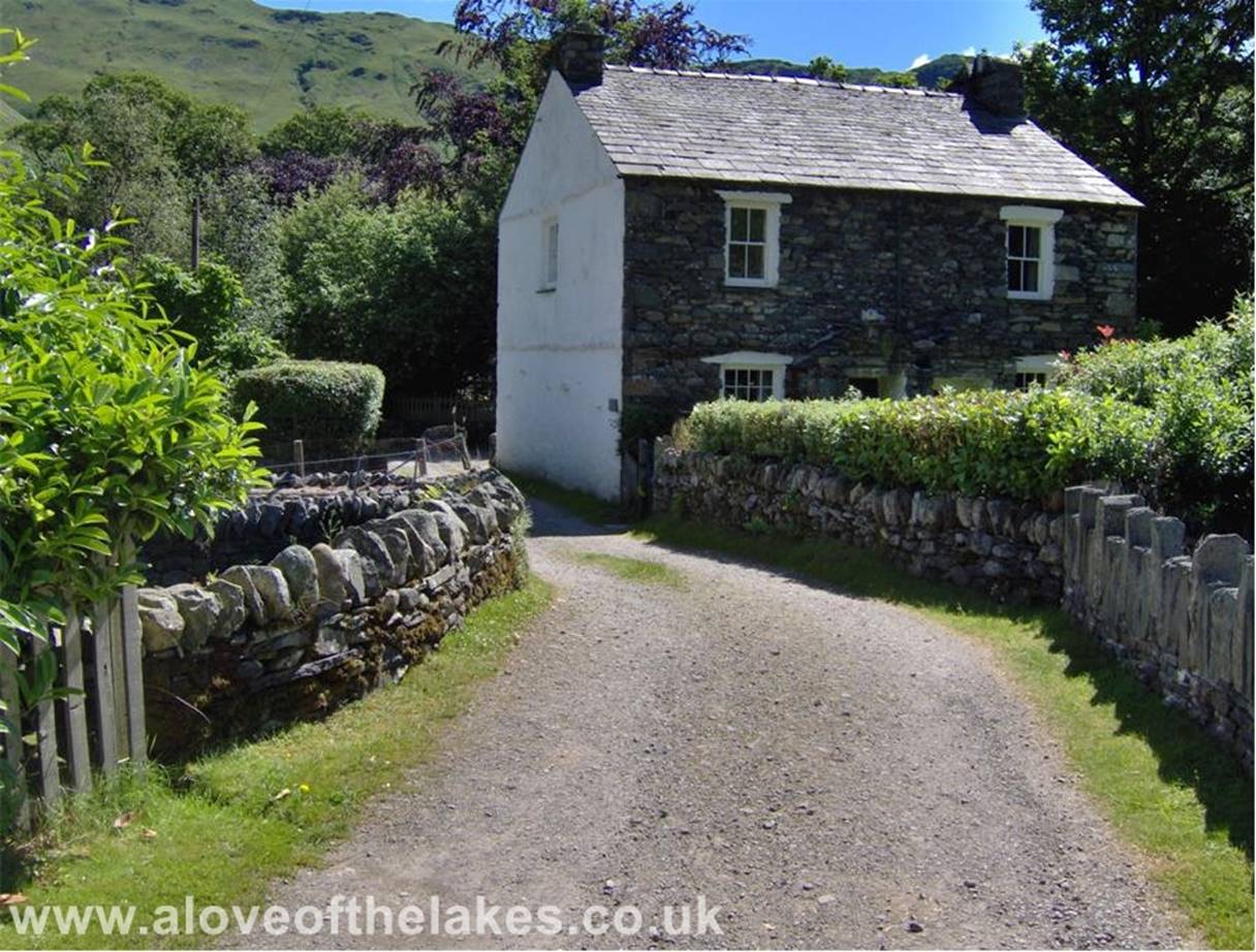 Along the A592 towards Patterdale a path between a row of cottages aqt Deepdale Bridge marks the start of this walk