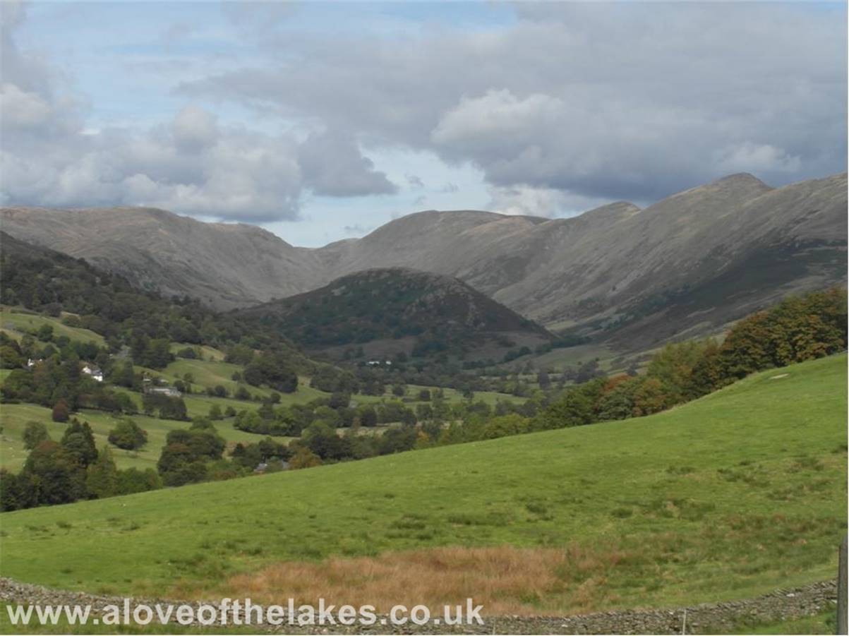 The beautiful Troutbeck valley, to the right the Froswick / Ill Bell range to the left Caudale Moor and the bump in the centre 
on the valley floor is Troutbeck Tongue
