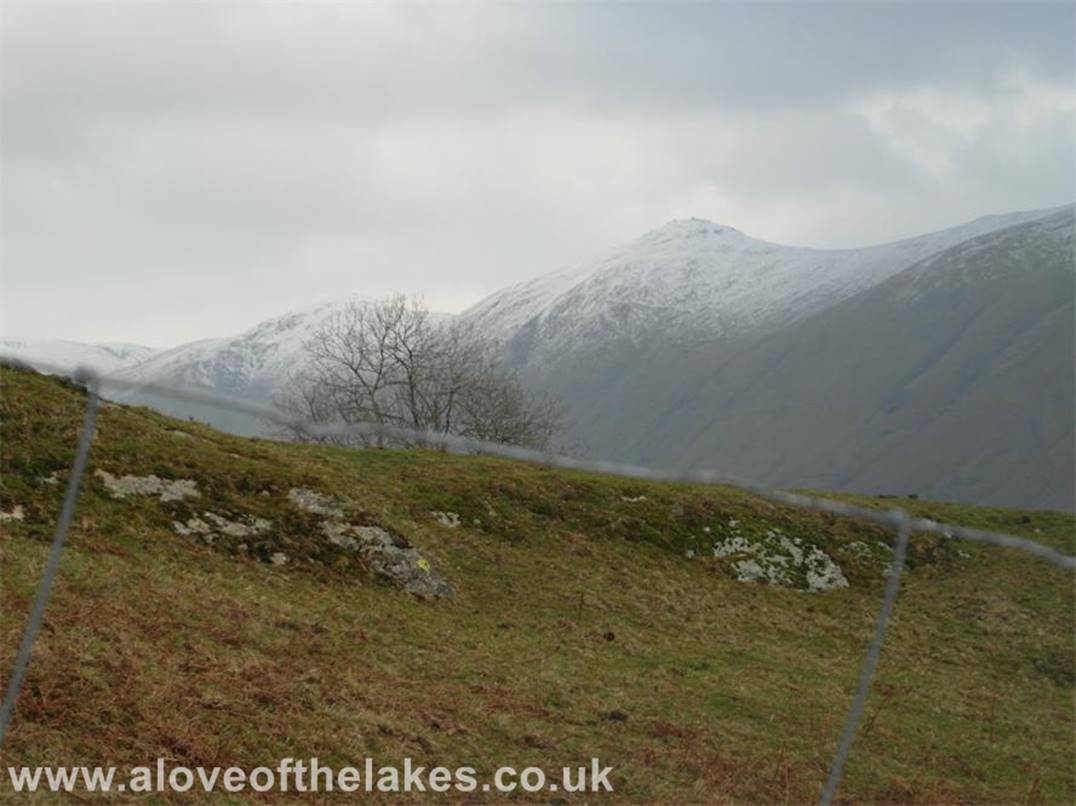 The more height we gained the colder it became, here looking across the Troutbeck Valley towards 
Froswick and Ill Bell
