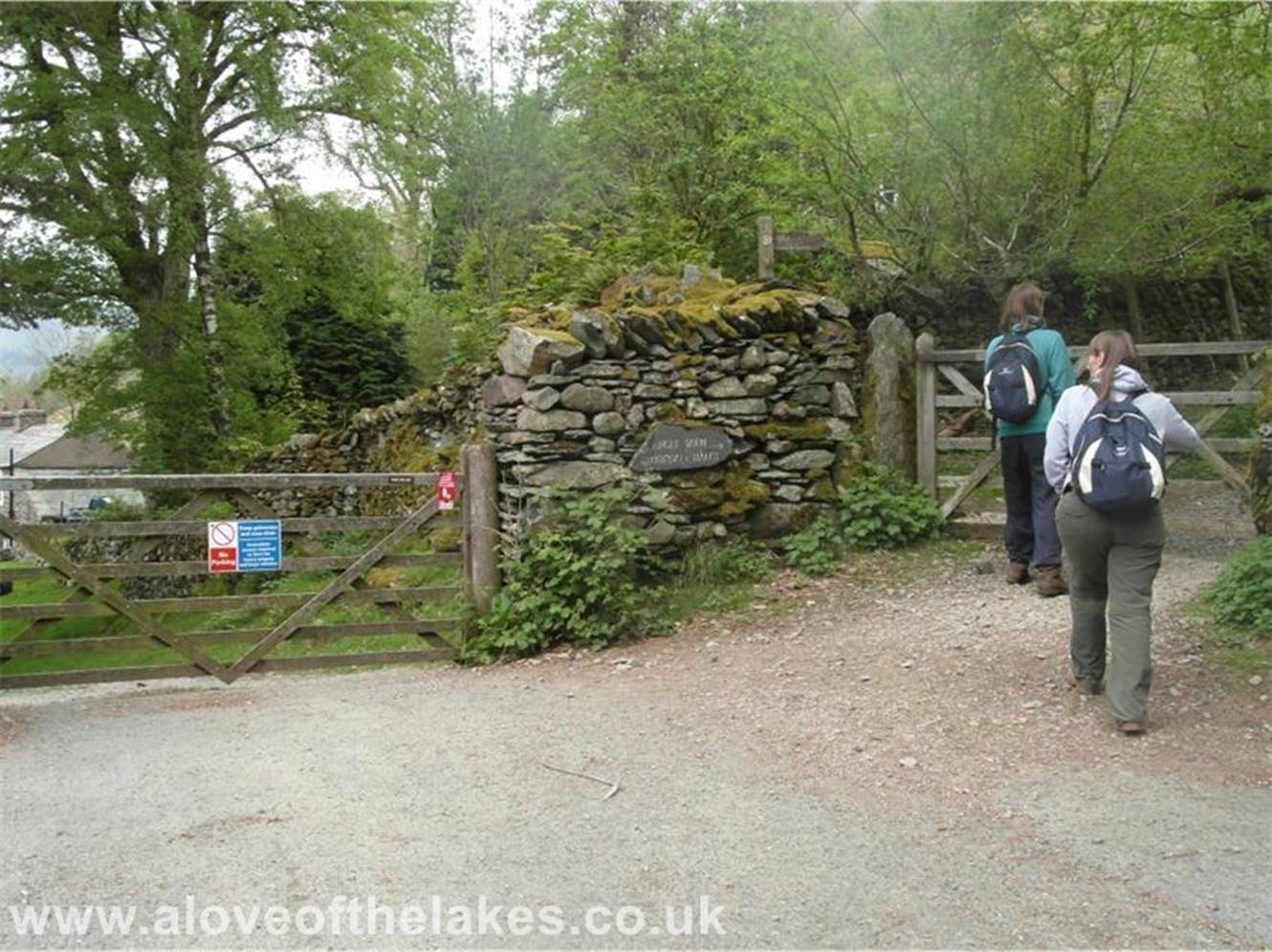 At the end of the path a sign post directs you off to the right through a handgate