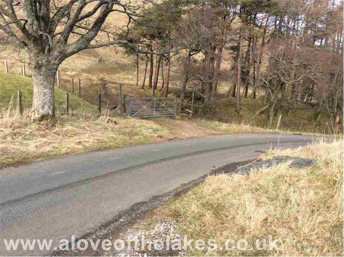 We journeyed by car round to the start of the second walk up Little Mell Fell. This starts on a minor road between Matterdale
End and Watermillock. A 5 barred steel gate near a small covered Reservoir leads across a field
