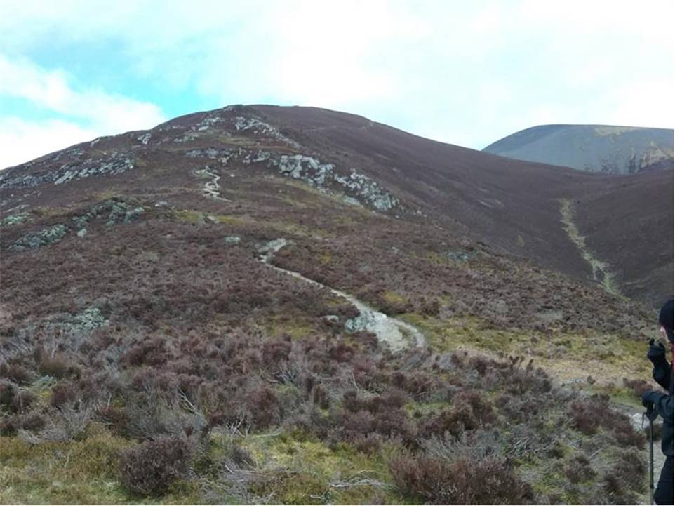 Nearing the top of Doups and the path carries on upwards over White Stones. No navigational issues