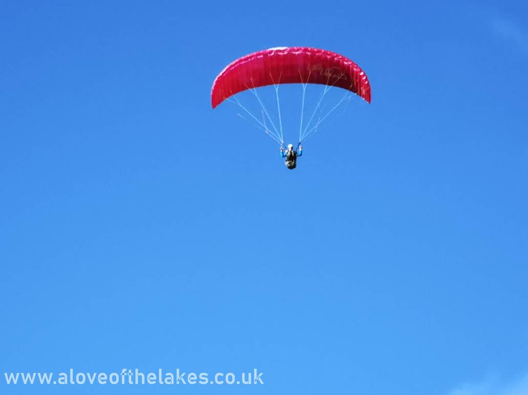 Probably one of the better ways to admire the beautiful views by para gliding over the Langdale valley