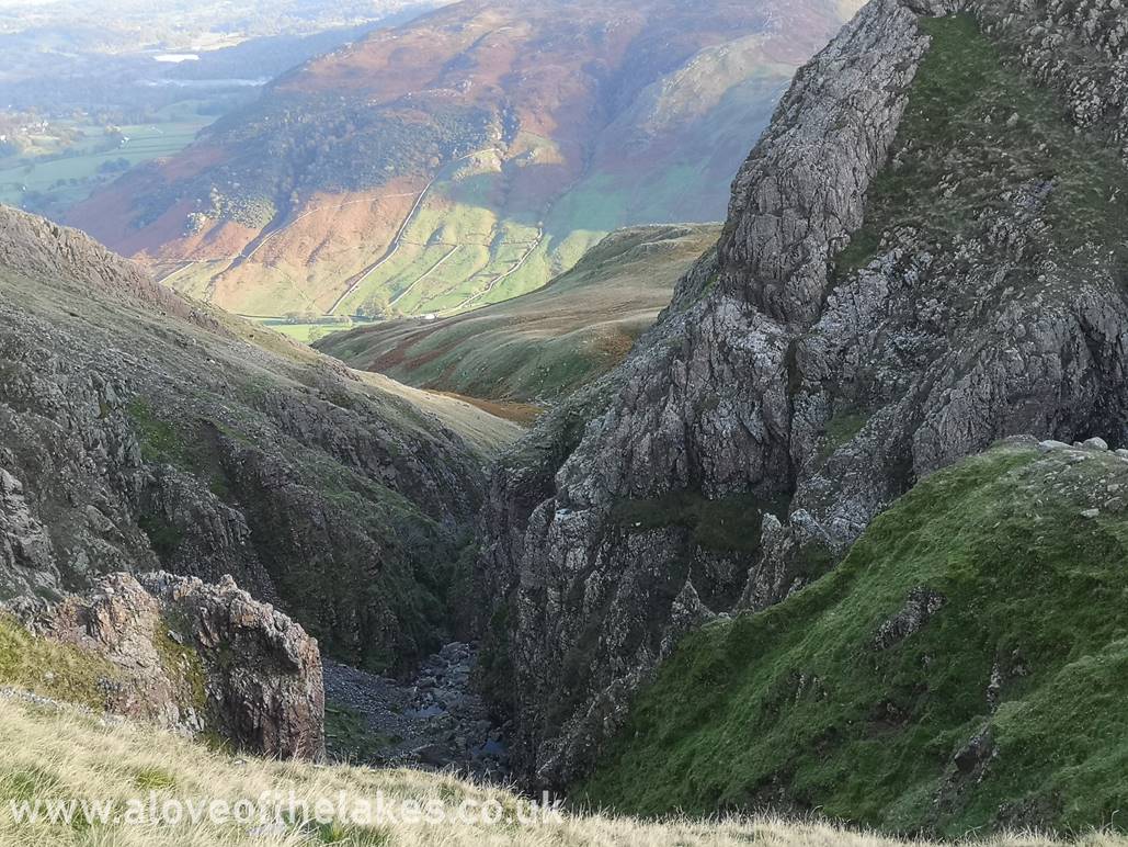 The steep ravine from the path to New Dungeon Ghyll