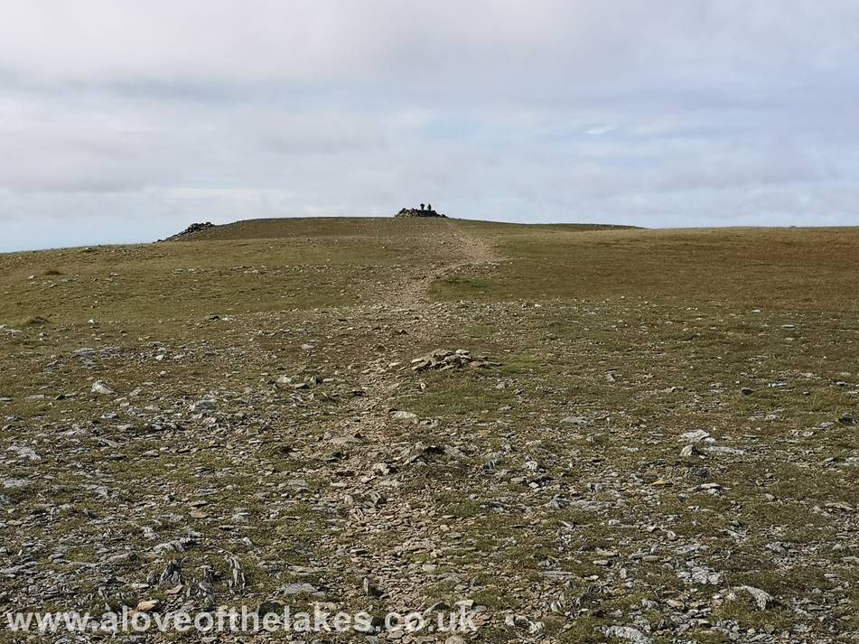 From this point now its just a straight forward walk up to the summit shelter cairn