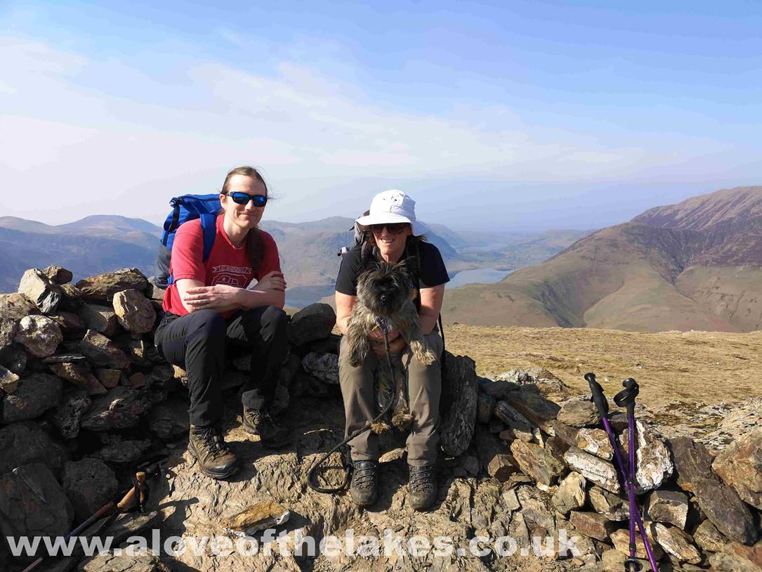 The summit shelter cairn on Robinson with some panoramic views to be had