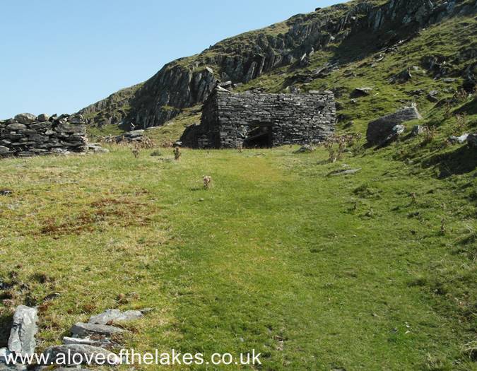 Approaching the old Mining Hut