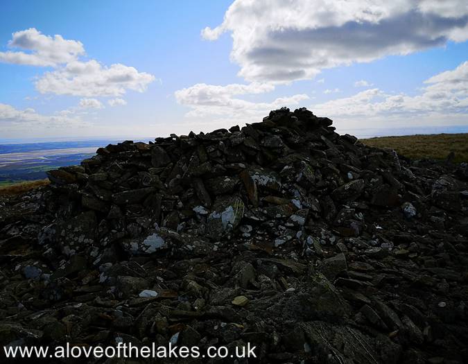The shelter cairn on White Combe
